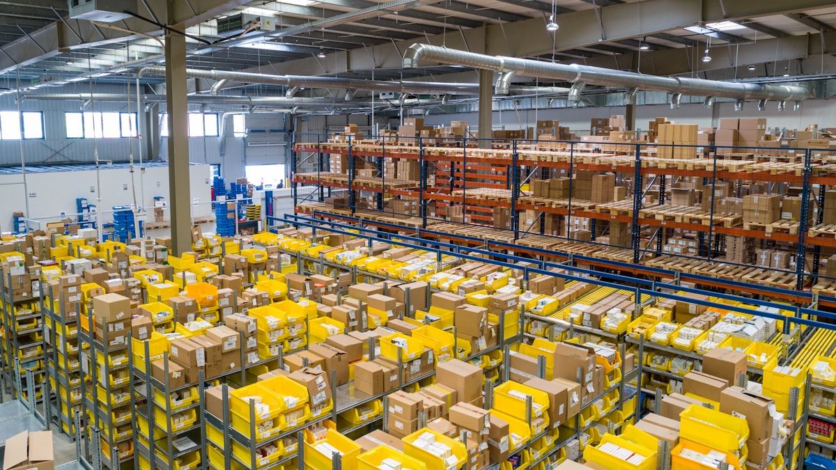 Paczkomaty podbijają Europę: jak polski InPost zbudował imperium automatycznej dostawy